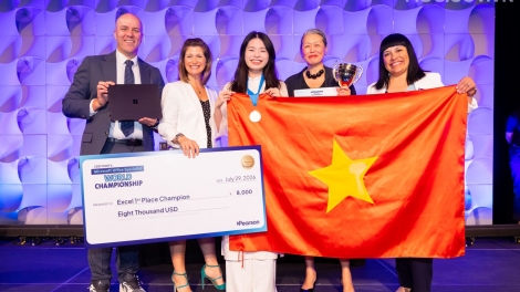 Distinguen a estudiante galardonada en Concurso Mundial de Informática de Oficina