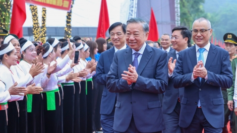 Partei- und Staatschef To Lam nimmt an Zeremonie zum 72. Jahrestag des Besuches von Präsident Ho Chi Minh im Tempel der Hung-Könige teil