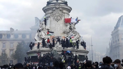 La France accélère les procédures judiciaires pour rétablir l'ordre après les émeutes