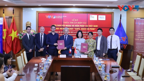 Ban Đối ngoại (VOV5) và Viện Pháp tại Việt Nam ký Thoả thuận hợp tác thực hiện podcast “Café, sách và phim”