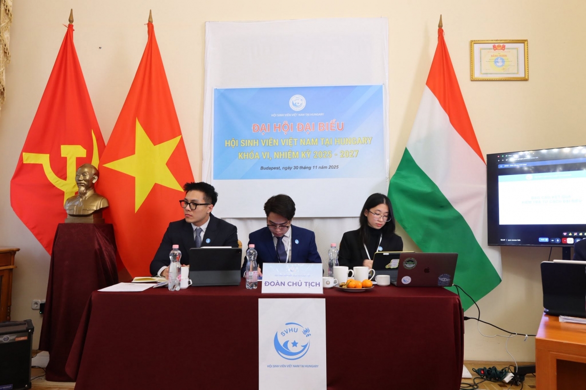 Tham dự Đại hội đại biểu Hội sinh viên Việt Nam tại Hungary. Ảnh: FBNV