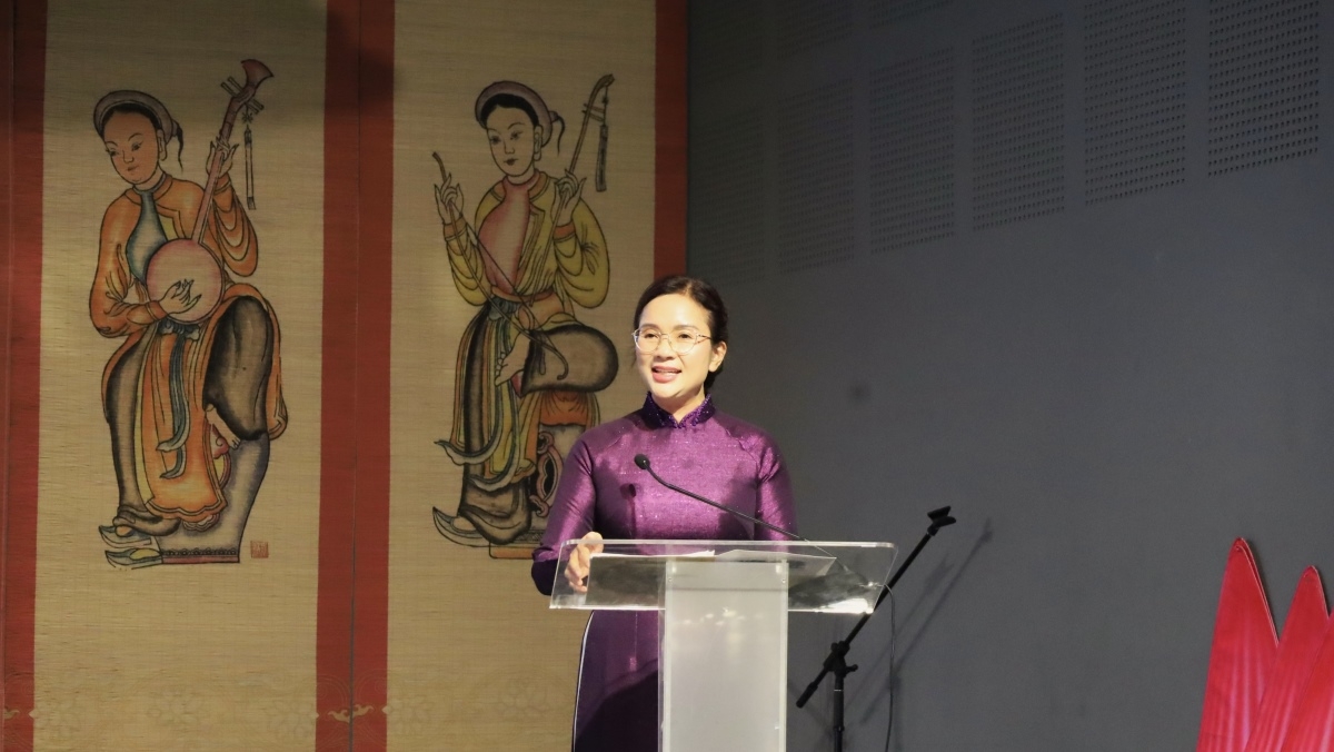  Bà Lê Thị Phượng, Giám đốc Khu Di tích Chủ tịch Hồ Chí Minh tại Phủ Chủ tịch nhấn mạnh, chuỗi hoạt động là dịp để công chúng tìm hiểu sâu hơn về hành trình hoạt động cách mạng của Chủ tịch Hồ Chí Minh trên đất Pháp. Ảnh: Anh Tuấn/VOV-Paris