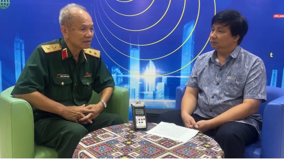 Trung tướng Hoàng Khánh Hưng trả lời phỏng vấn phóng viên Đài Tiếng nói Việt Nam
