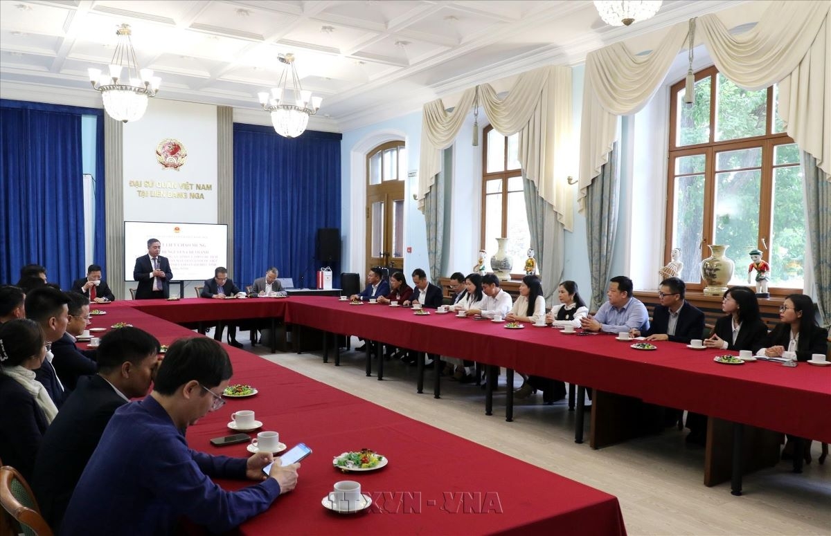 Pertemuan kerja Delegasi Provinsi Quang Ninh dengan para pejabat utama Kedutaan Besar Vietnam di Federasi Rusia. Foto: Van Hieu/VNA