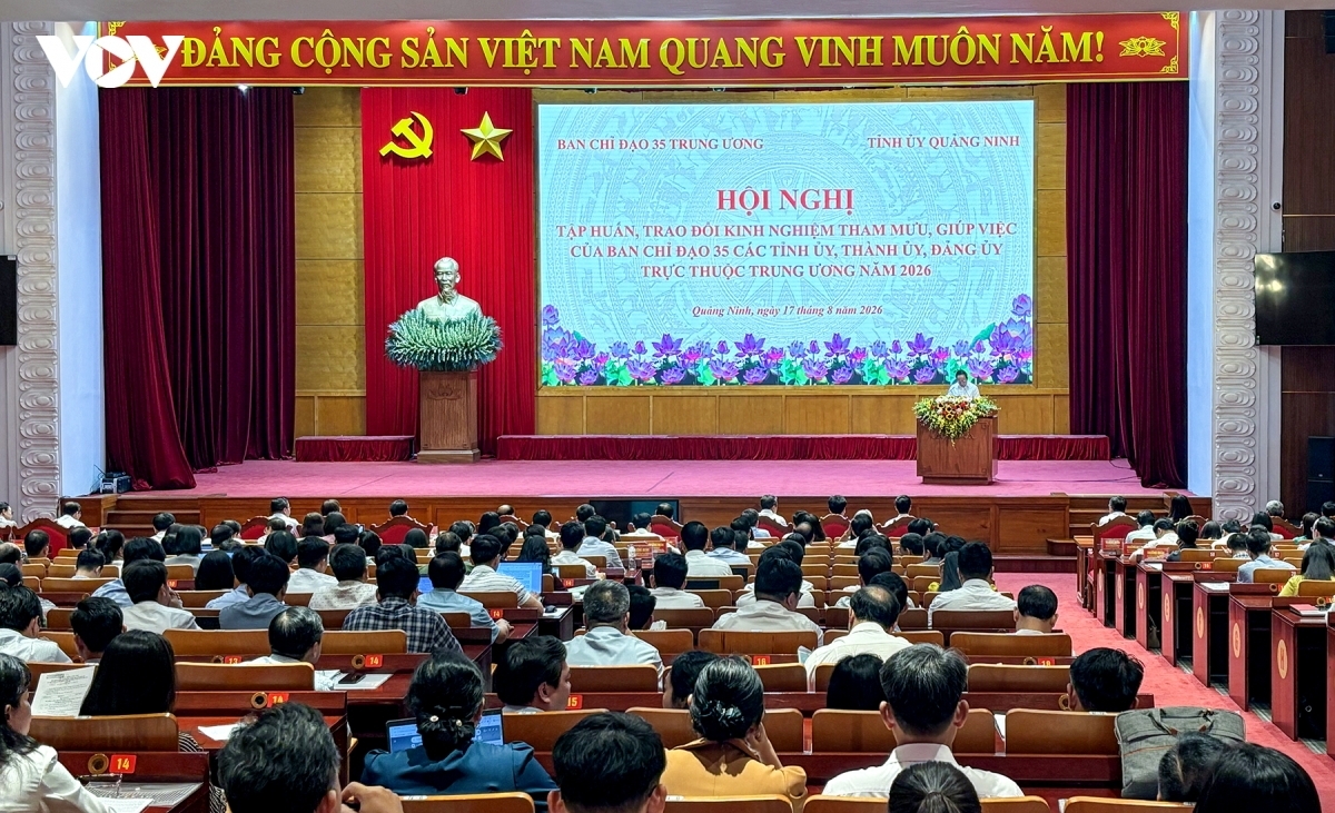 Hội nghị tập huấn, trao đổi kinh nghiệm tham mưu, giúp việc của Ban Chỉ đạo 35 các tỉnh ủy, thành ủy, đảng ủy trực thuộc Trung ương diễn ra trong 2 ngày 16-17/8 tại Quảng Ninh bao gồm khảo sát thực địa và tập huấn. Ảnh: VOV