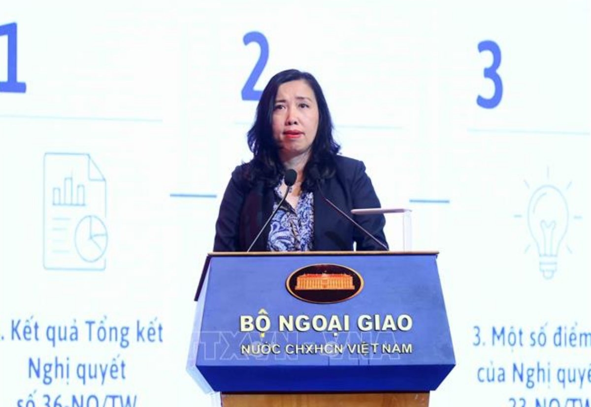 Ủy viên Ban Thường vụ Đảng ủy, Thứ trưởng Bộ Ngoại giao Lê Thị Thu Hằng phát biểu. Ảnh: An Đăng/TTXVN