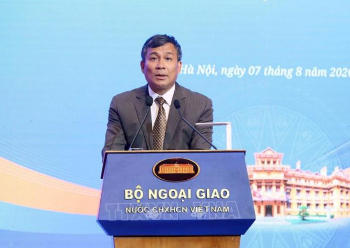 Ủy viên Trung ương Đảng, Thứ trưởng Thường trực Bộ Ngoại giao Nguyễn Minh Vũ phát biểu. Ảnh: An Đăng/TTXVN