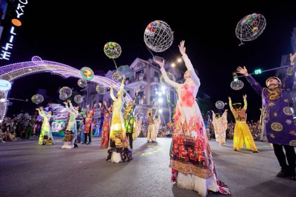 Das Nghe-An-Karneval 2026 wird unter dem Motto „Unendliches Sonnenschein“ stattfinden. (Foto: Organisatorkomitee)