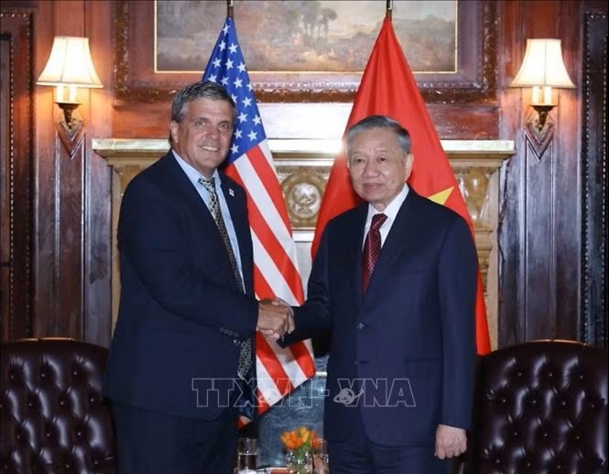 General Secretary of the Communist Party of Vietnam Central Committee and President To Lam meets with Thomas R. Hardy, Acting Director of the US Trade and Development Agency (USTDA). (Photo: VNA)