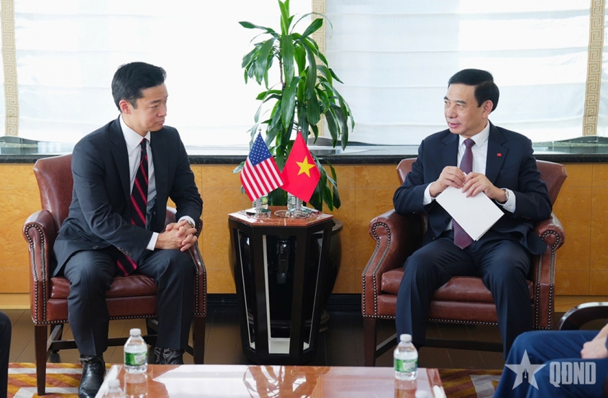 Đại tướng Phan Văn Giang tiếp ngài John Noh, Trợ lý Bộ trưởng Bộ Chiến tranh Hoa Kỳ. Ảnh: QDND