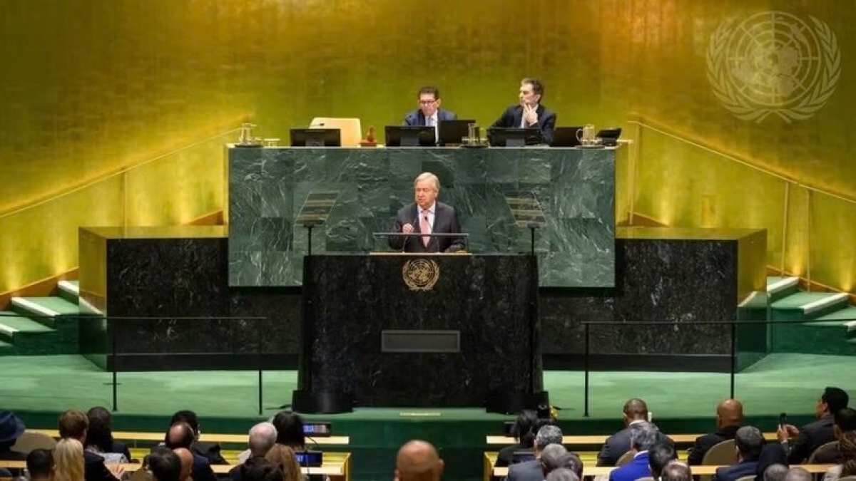 ທ່ານ António Guterres, ເລຂາທິການໃຫຍ່ ສະຫະປະຊາຊາດ, ກ່າວຄຳເຫັນທີ່ພິທີໄຂ<br>
(ພາບ: ເວັ​ບ​ໄຊ​ສະ​ມັດ​ຊາ​ໃຫຍ່​ສ​ປ​ຊ)