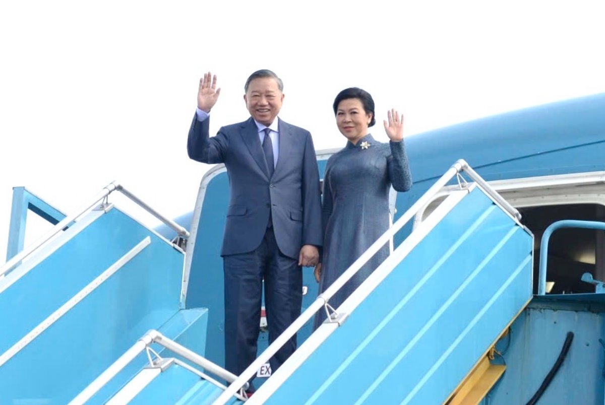 Sekjen sekaligus Presiden To Lam beserta Ibu Negara berangkat dari Hanoi untuk melakukan kunjungan kenegaraan ke Federasi Rusia dan kunjungan resmi ke Republik Prancis. Foto: Viet Cuong/VOV