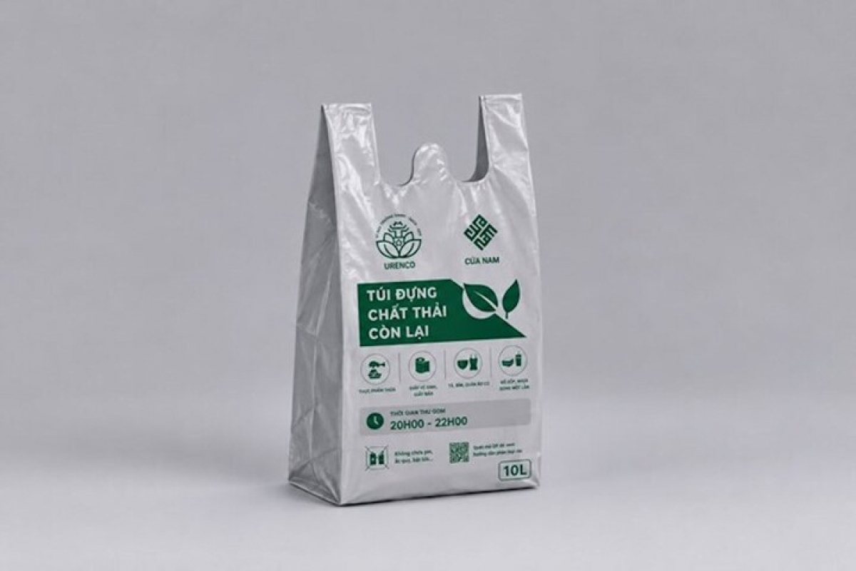 Túi tiêu chuẩn có dạng quai xách, màu xám trong, làm từ chất liệu nhựa PE/HDPE/LLDPE.