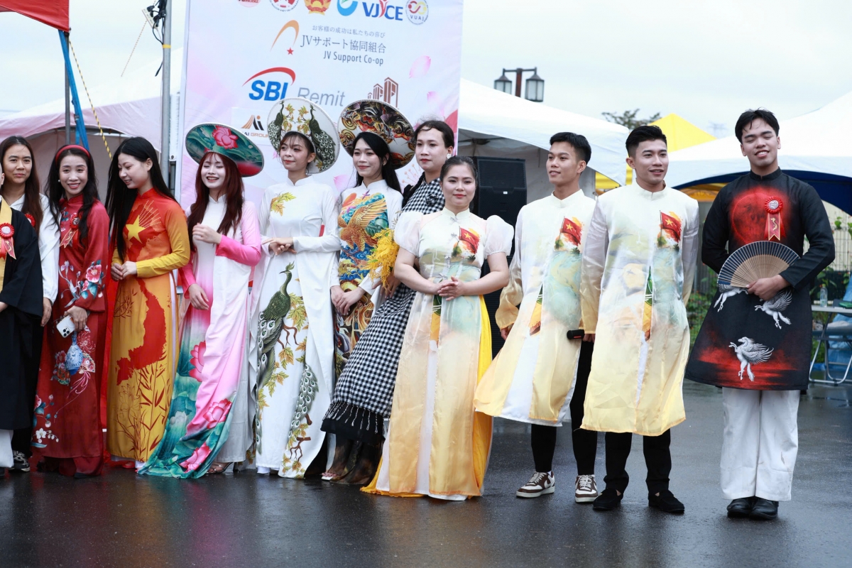 Nhiệt huyết tuổi trẻ, lòng tự hào dân tộc và tình yêu văn hóa nguồn cội đã kết nối họ lại với nhau, tạo nên một sức mạnh cộng đồng bền chặt, làm sáng lên hình ảnh Việt Nam nơi xa xứ. Ảnh Vimosa.