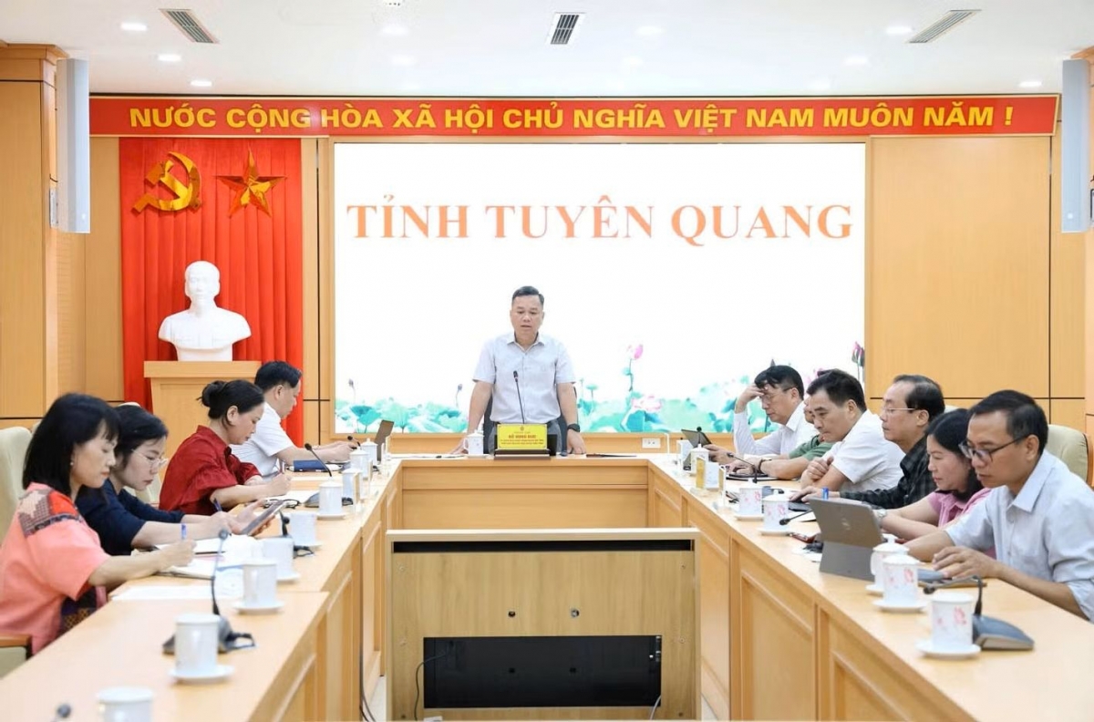 Le Comité populaire de la province de Tuyên Quang tient une réunion consacrée aux préparatifs de la 12ᵉ Fête des fleurs de sarrasin. Photo: Khanh Toàn