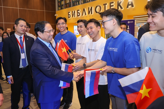 Премьер-министр Фам Минь Тинь посетил Университет науки и технологий МИСИС