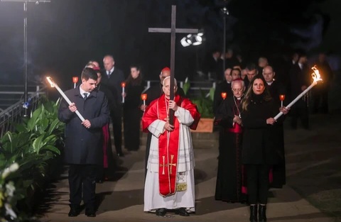Au Vatican, le pape François appelle au dialogue dans son message de Pâques