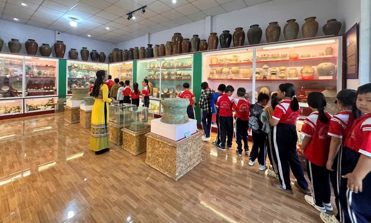 ການ​ຫັນ​ເປັນ​ດີ​ຈີ​ຕອນ​ຢູ່​ຫໍ​ພິ​ພິ​ທະ​ພັນ​ວັດ​ຖຸ​ບູຮານ ໝຸຍ​ແໜ ປະ​ກອບ​ສ່ວນ​ເສີມ​ຂະ​ຫຍາຍ​ຄຸນ​ຄ່າ​ມໍ​ລະ​ດົກ