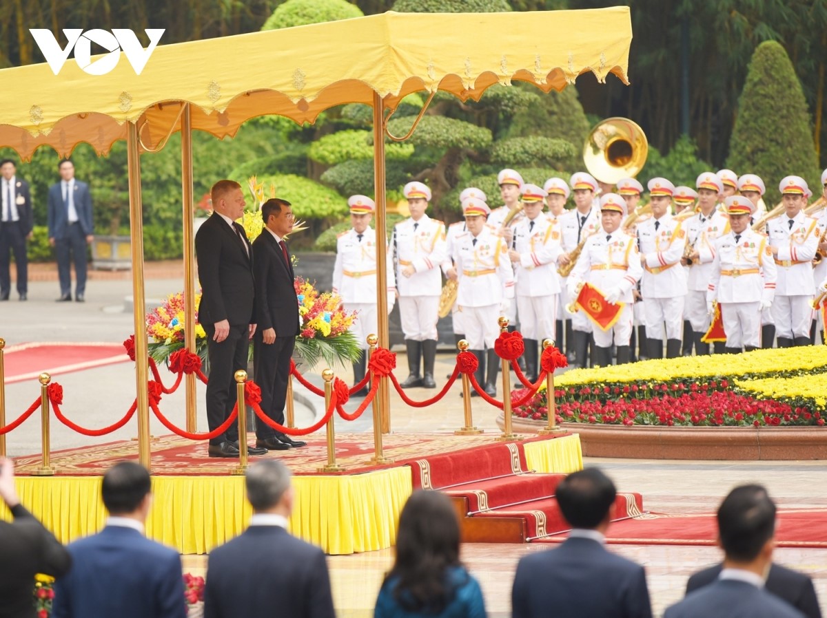 PM Vietnam, Le Minh Hung Pimpin Upacara Penyambutan PM Slovakia yang Lakukan Kunjungan Resmi di Vietnam