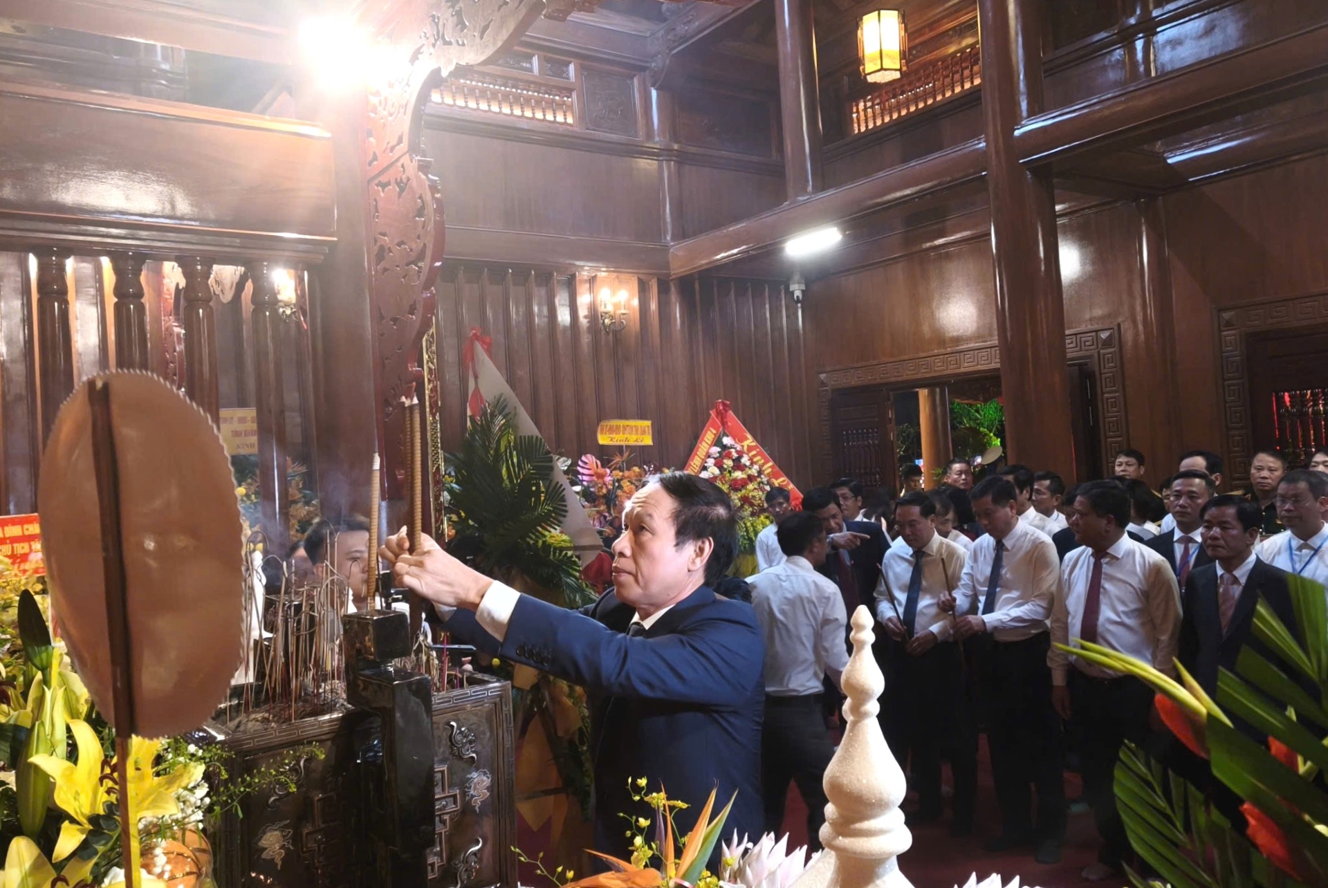 รายการแสดงศิลปะ "บทเพลงแห่งสายน้ำ"