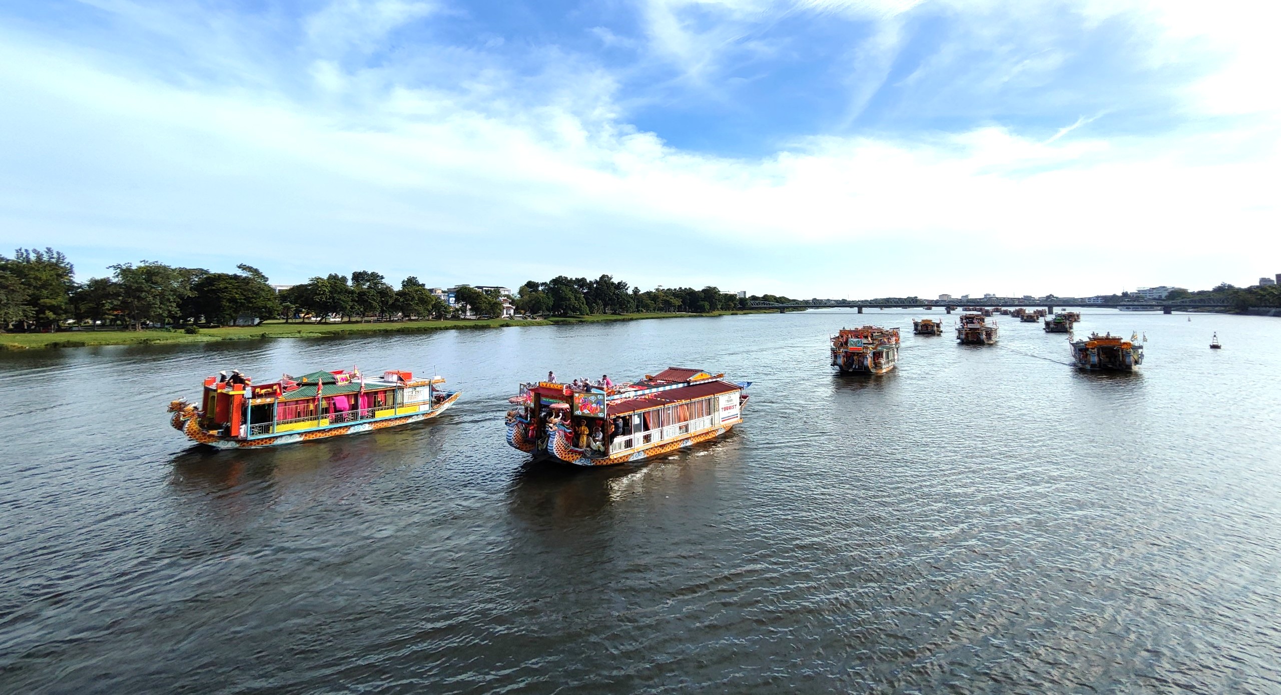 수천 명 인파 몰린 후에남전(殿)축제… 2026 후에 하계 페스티벌 개막