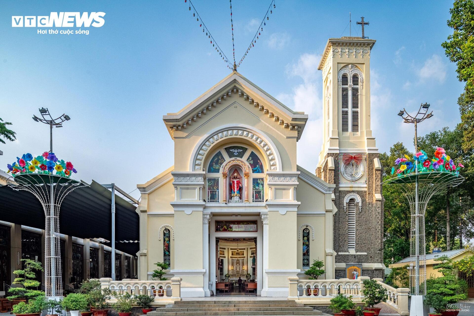 ព្រះវិហារកាតូលិកអាយុជាង ១០០ ឆ្នាំដែលមានស្ថាបត្យកម្មពិសេសនៅទីក្រុងហូជីមិញ