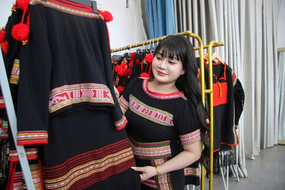 エデ族の伝統織物を現代風に：H’Loang Mlôさんの挑戦 