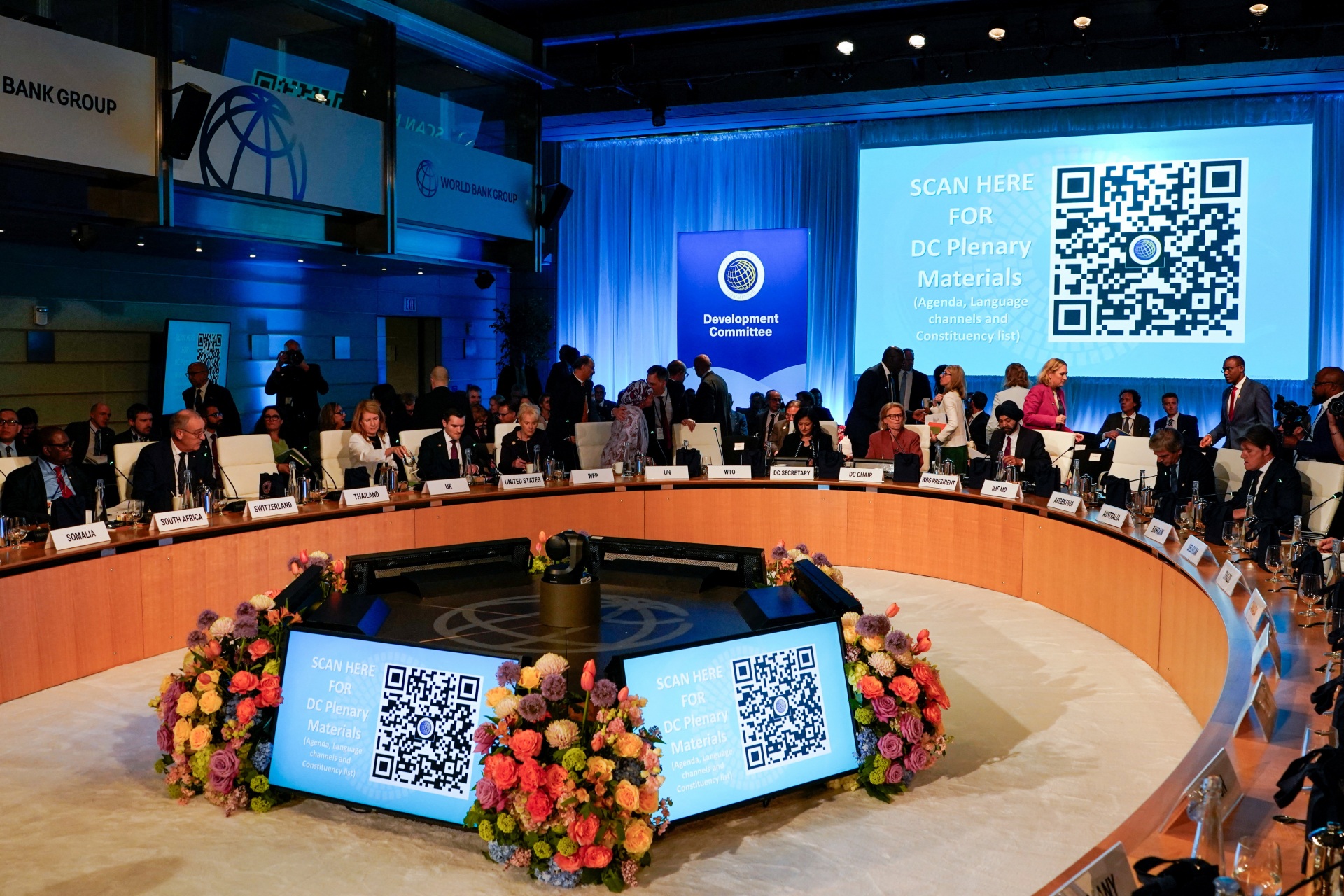 El Fondo Monetario Internacional y el Banco Mundial reanudan relaciones con Venezuela