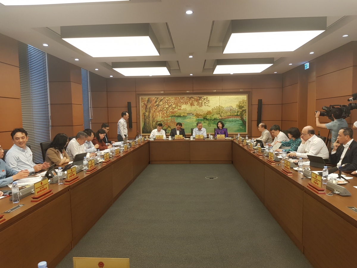 Debaten medidas de desarrollo socioeconómico de Vietnam para los próximos cinco años