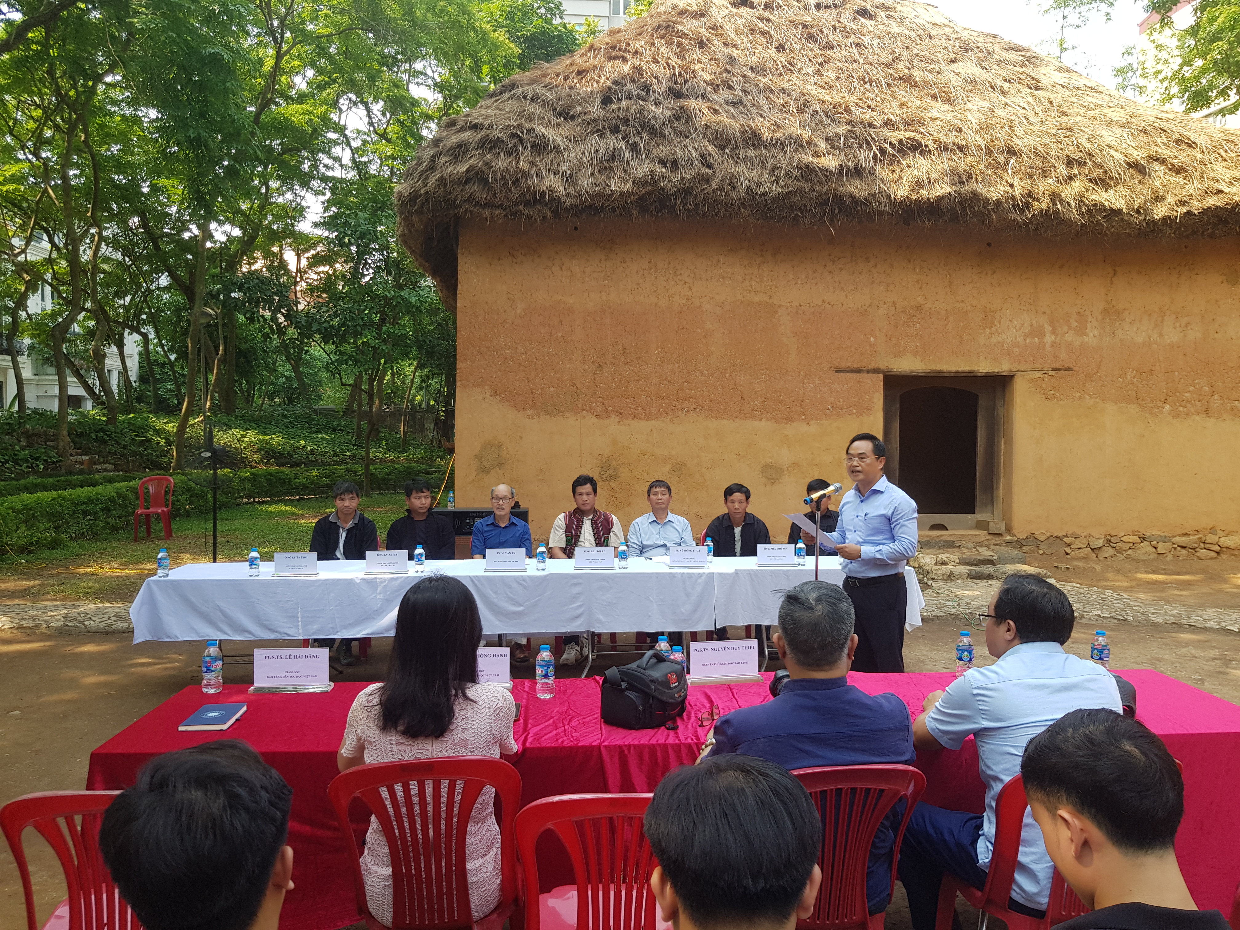 유산의 여정: 하니족 가옥 건축 보존 이야기