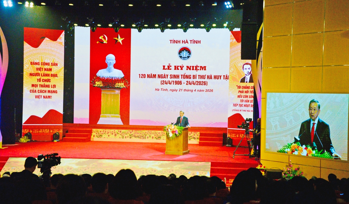 ເລ​ຂາ​ທິ​ການ​ໃຫຍ່, ປະ​ທານ​ປະ​ເທດ​ໂຕ​ເລິມ ເຂົ້າ​ຮ່ວມ​ພິ​ທີ​ສະ​ເຫຼີມ​ສະຫຼອງ 120 ປີ​ແຫ່ງວັນ​ຄ້າຍ​ວັນ​ເກີດຂອງ​ທ່ານ​ເລ​ຂາ​ທິ​ການ​ໃຫຍ່ ຮ່າ​ຮຸຍ​ເຕິບ