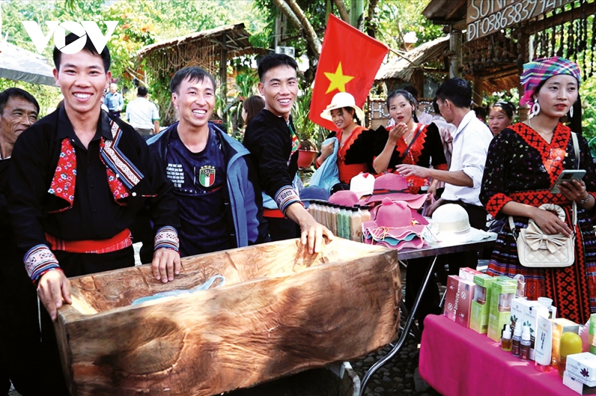 4월 30일·5월 1일 연휴 맞아 하노이서 고원지대의 다채로운 문화 활동 펼쳐져