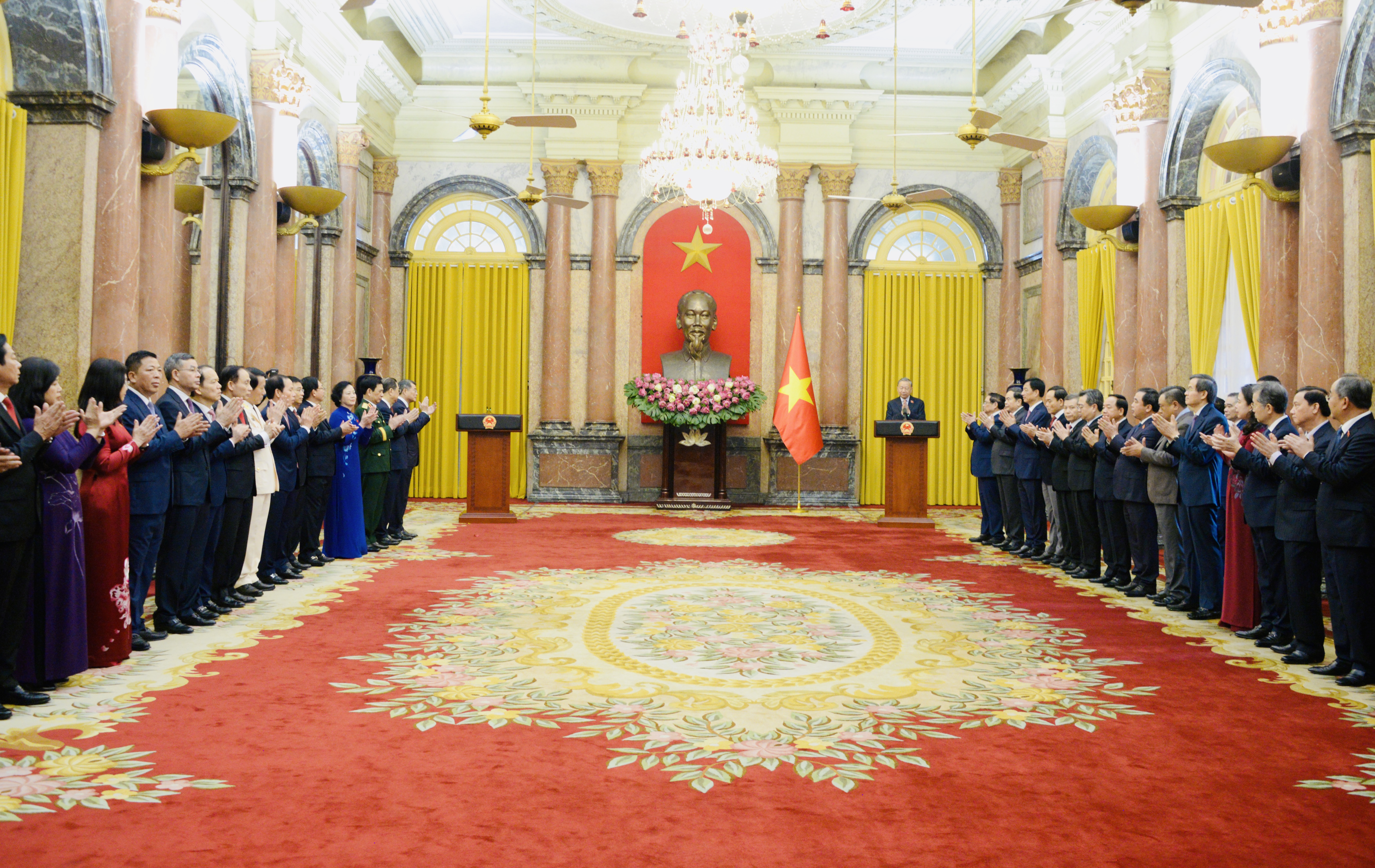 ภารกิจสำคัญอันดับแรกของรัฐบาลในวาระใหม่คือการสร้างสรรค์บรรยากาศที่เอื้อต่อการพัฒนา