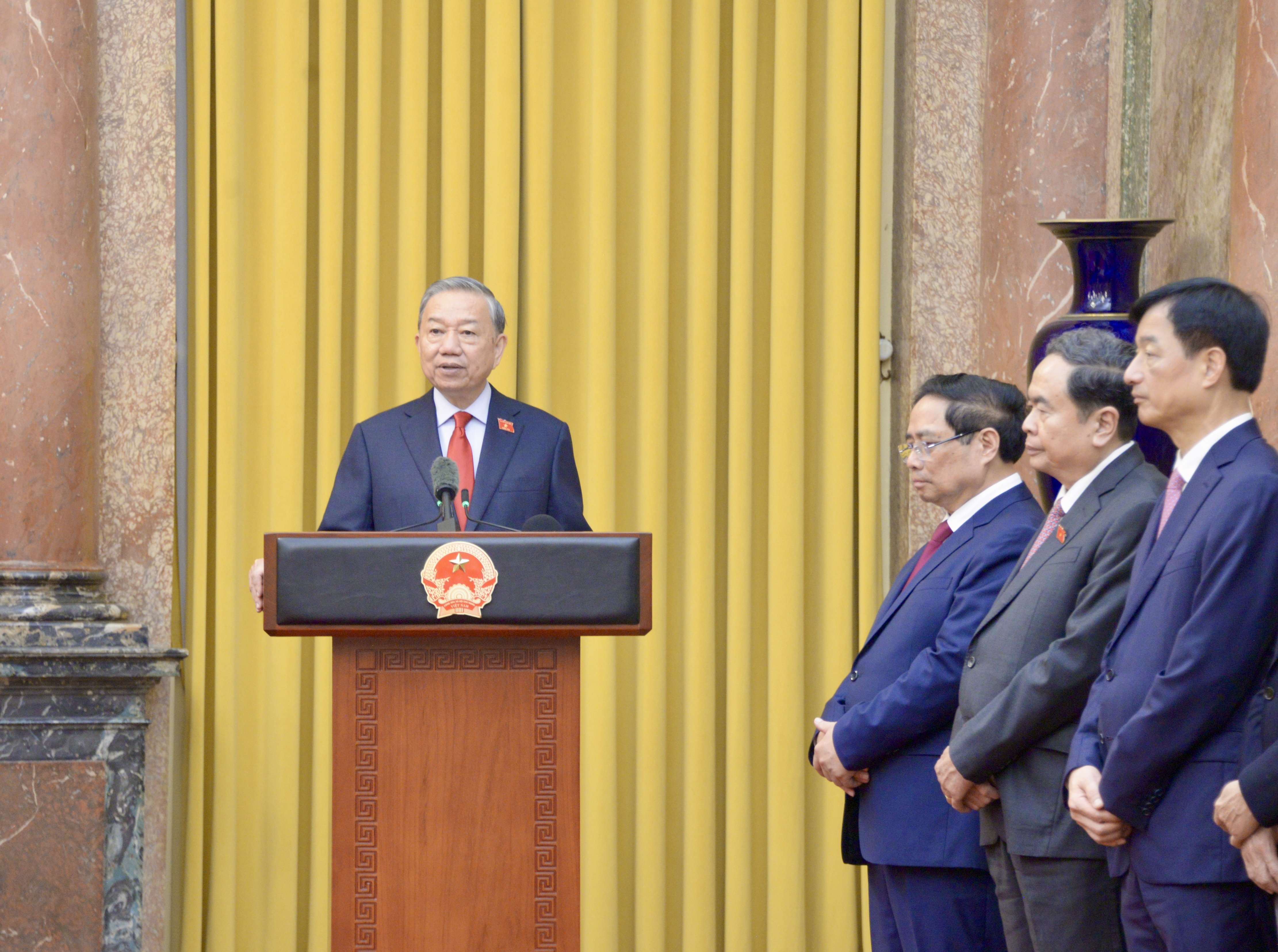 ໜ້າ​ທີ່​ສຳ​ຄັນ​ແຖວ​ໜ້າ​ຂອງ​ລັດ​ຖະ​ບານ​ຊຸດ​ໃໝ່​ແມ່ນ​ສ້າງ​ສະ​ພາບ​ແວດ​ລ້ອມ​ພັດ​ທະ​ນາ