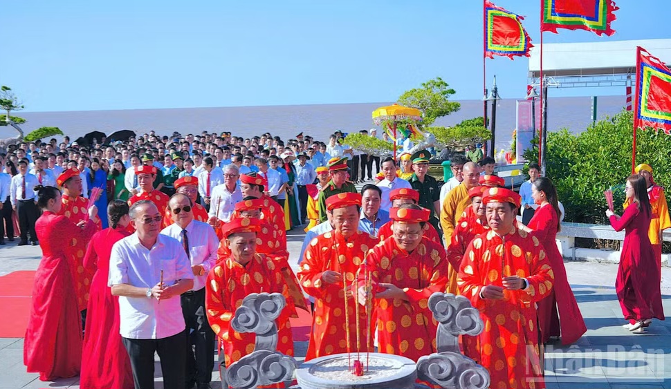  ‘음수사원’이라는 베트남 전통, 푸토성 훙 사원에서 조국 최남단까지 확산