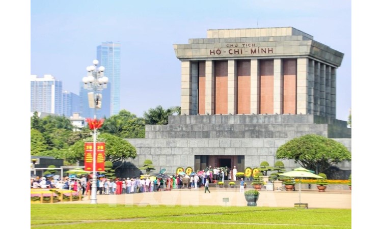 베트남 하노이, ‘건국 시조’ 훙왕 기일 연휴 맞아 관광객 인산인해