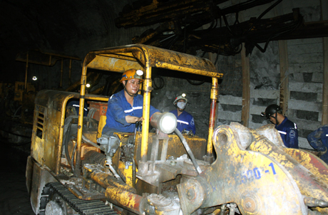 鉱員一家　三代でつなぐ「情熱の灯」