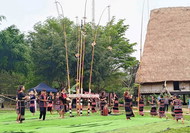 Volkslieder- und Volkstanzprogramm „Gemeinsamer Glaube“