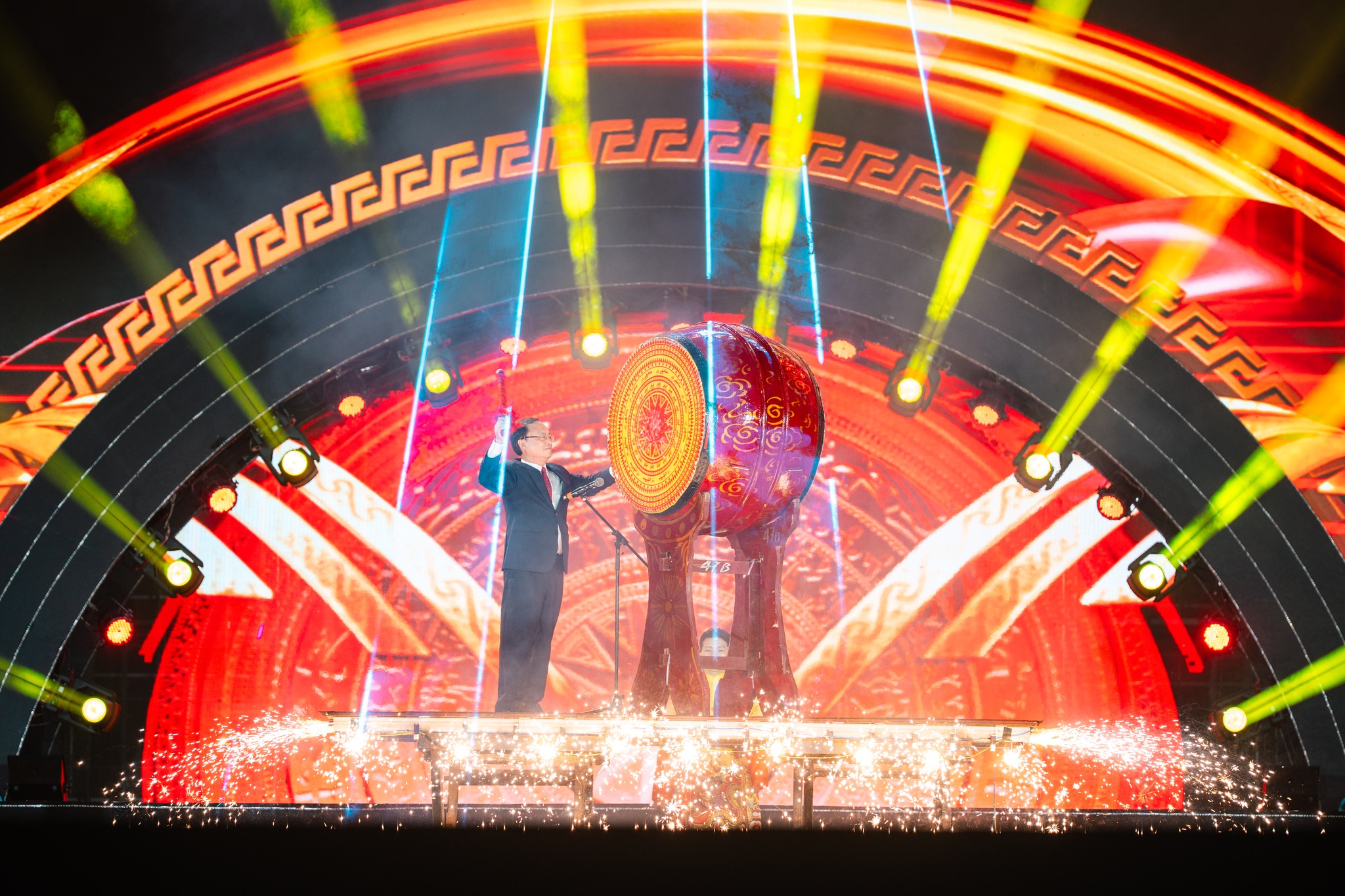 ລາຍການສະແດງສິລະປະ “ສຽງຂອງສັງກາດໃໝ່” ໄຂງານມະໂຫລານກະຈາຍສຽງທົ່ວປະເທດ