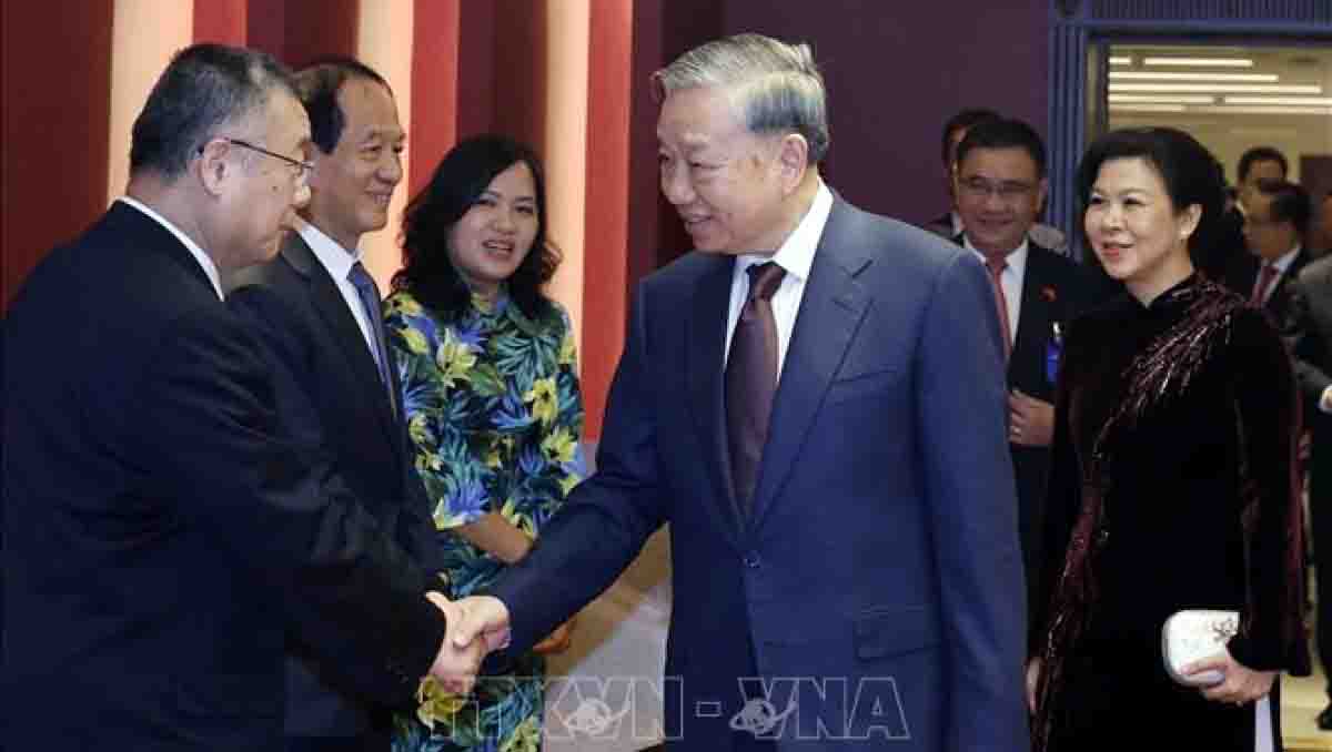 Continúan las actividades del líder político de Vietnam en su visita de Estado a China