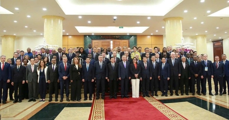 El Secretario General del Partido Comunista y Presidente de Vietnam ratifica la Convención de Hanói