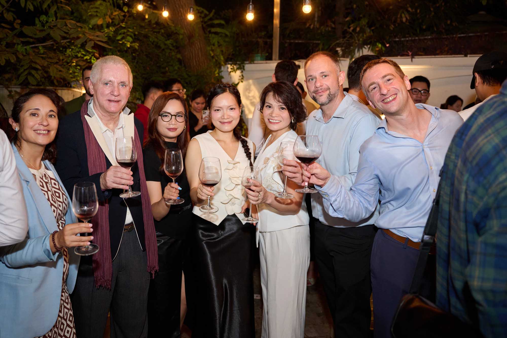 El vino Malbec y el fútbol estrechan los lazos entre Argentina y Vietnam