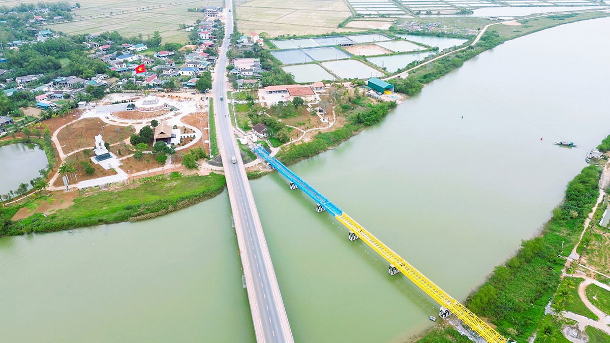 ヒエンルオン橋・民族の長い道のりを結ぶ最も短い橋