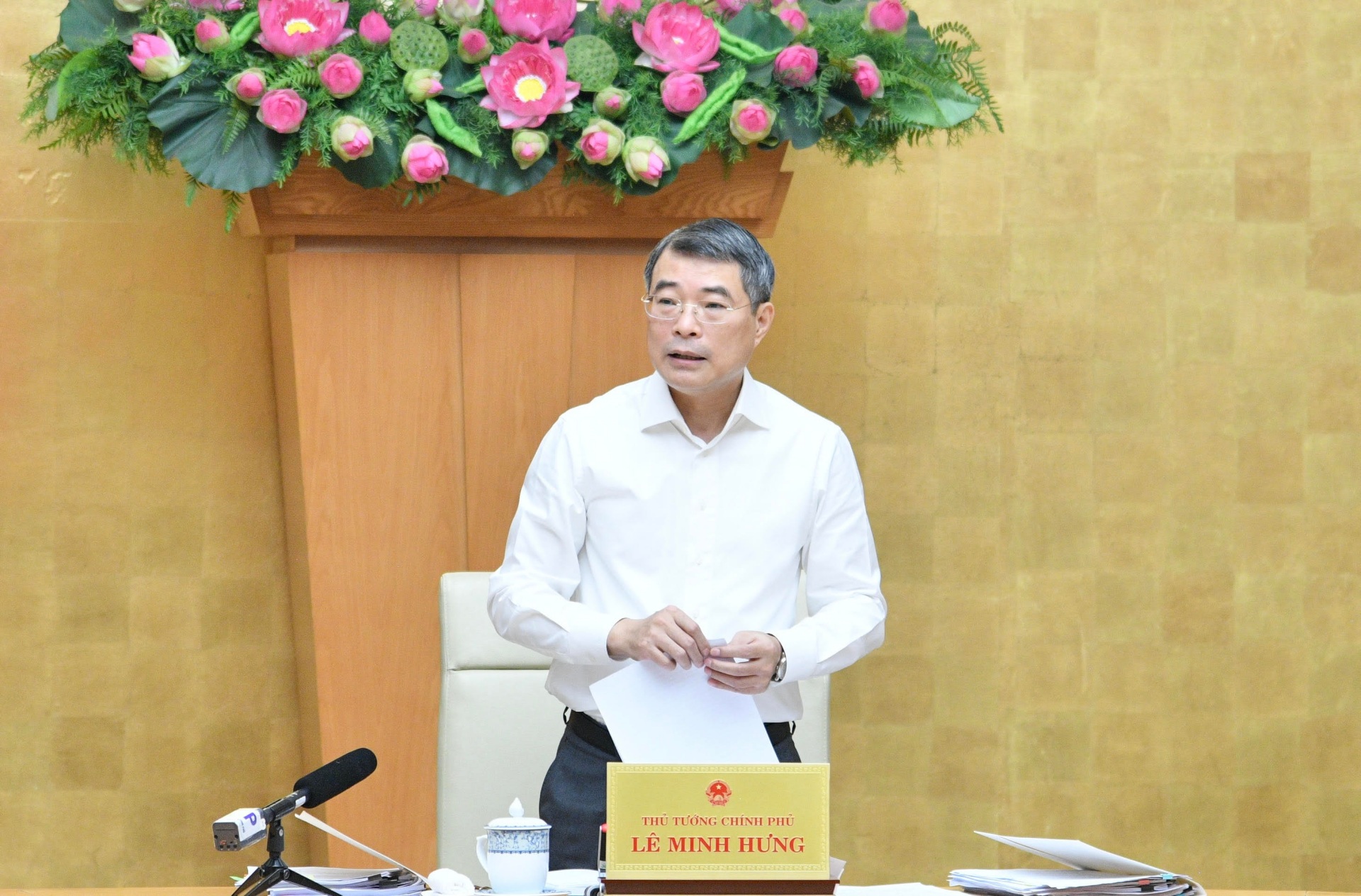 លោកនាយករដ្ឋមន្ត្រី ឡេ មិញហ៊ឹង ដឹកនាំកិច្ចប្រជុំគណៈកម្មាធិការអចិន្ត្រៃយ៍រដ្ឋាភិបាល និងគណៈអចិន្ត្រៃយ៍នៃគណៈកម្មាធិការបក្សរដ្ឋាភិបាល