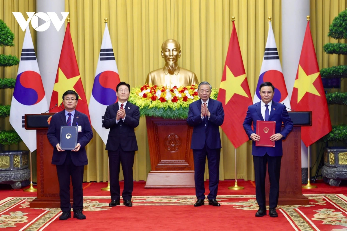 베트남-한국, 다방면 주요 협력 협정 MOU 12건 대거 체결