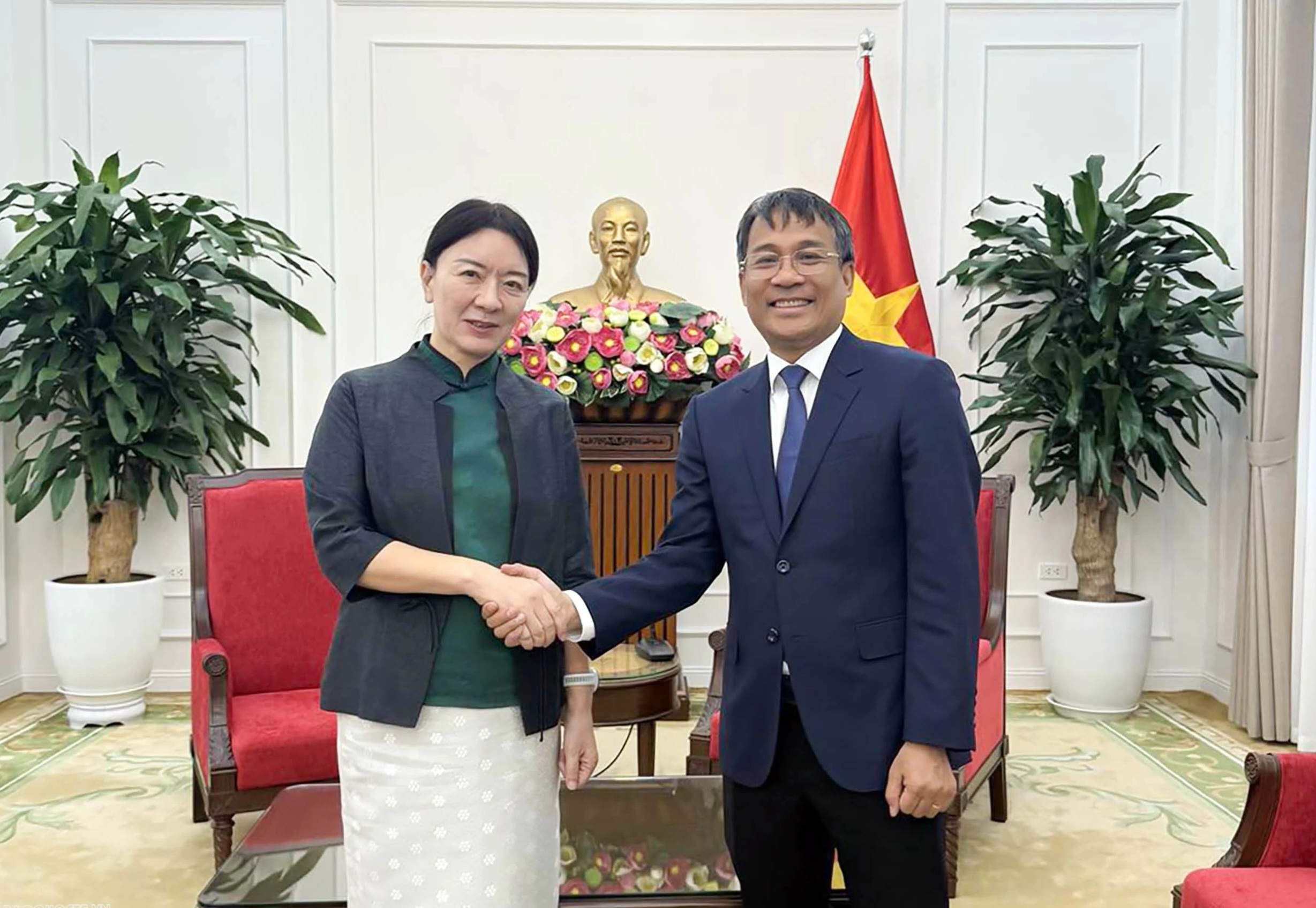 Vietnam y Guangxi refuerzan su cooperación económica y logística