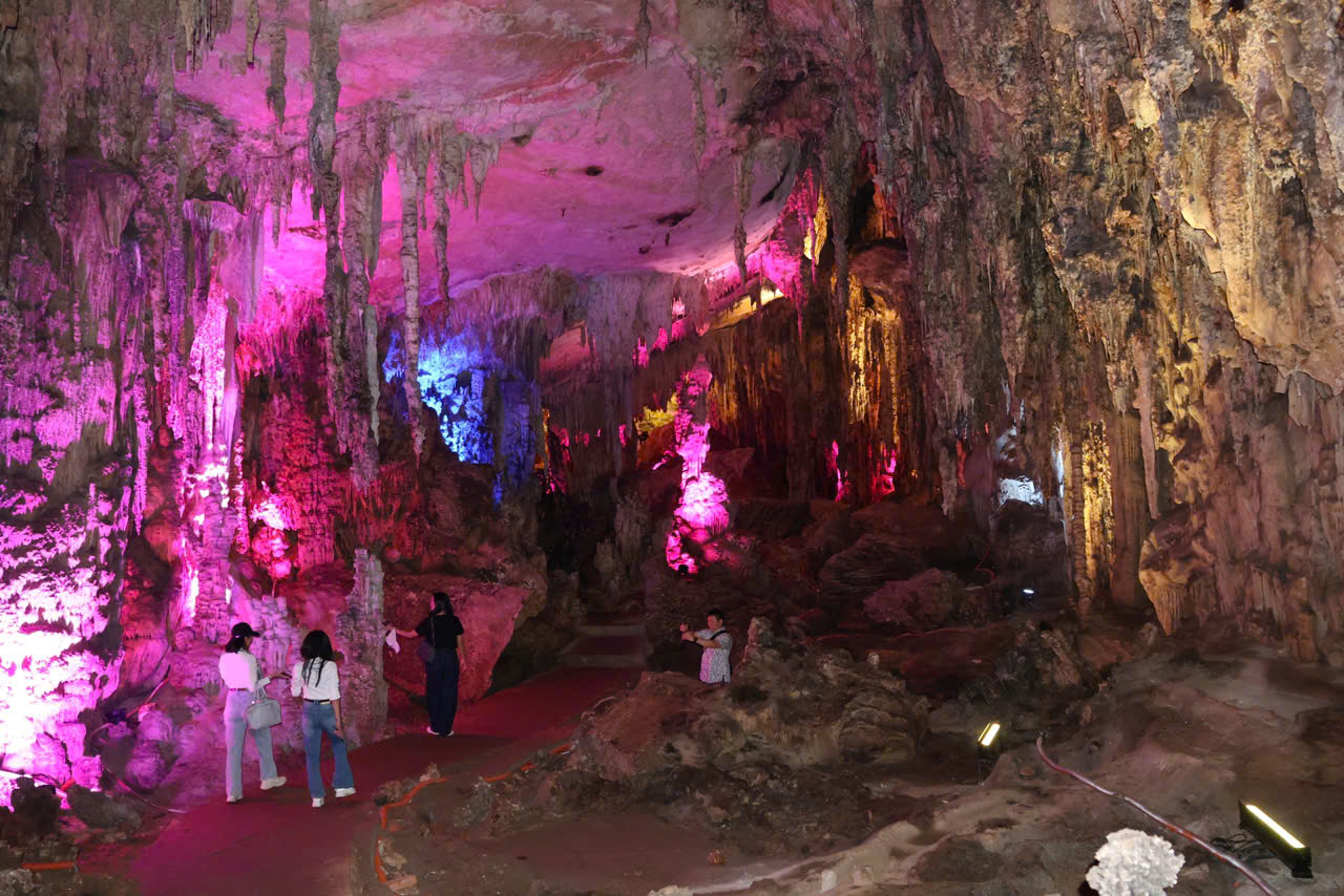 រូងភ្នំ Hua Mạ (ខេត្ត ថៃង្វៀន)៖ បទភ្លេងនៃភ្នំថ្មនិងពេលវេលា