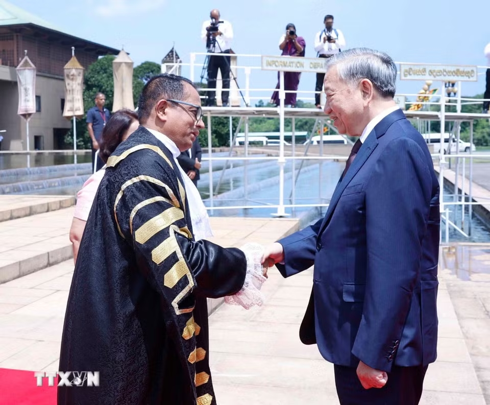 Tô Lâm rencontre Jagath Wickramarat