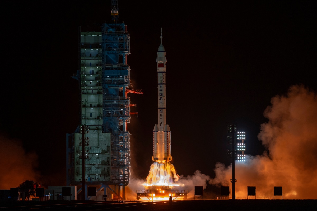 中国、「神舟23号」の打ち上げに成功