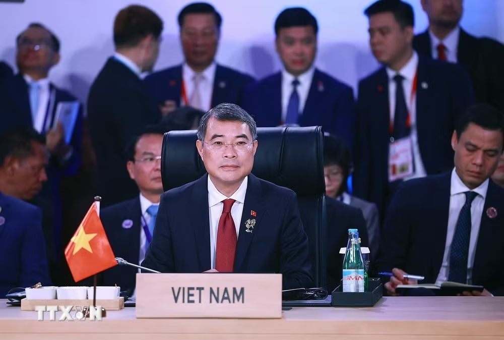 Lê Minh Hung termine sa participation au 48e Sommet de l’ASEAN